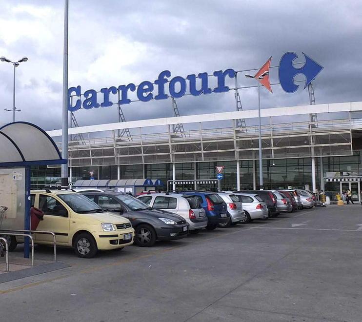 Spostato a 300 chilometri per il corso da macellaio Carrefour perde la causa