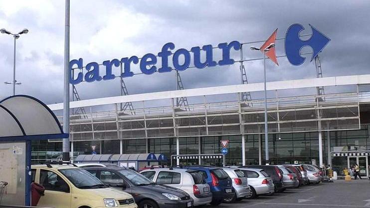 Spostato a 300 chilometri per il corso da macellaio Carrefour perde la causa