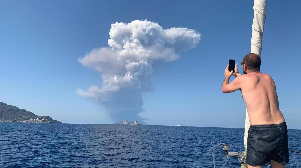 «Un boato e la colonna di fumo Ma oggi torniamo a Stromboli» 