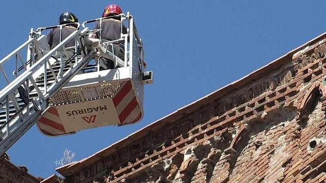 Si aprono crepe su una parete della chiesa di San Martino