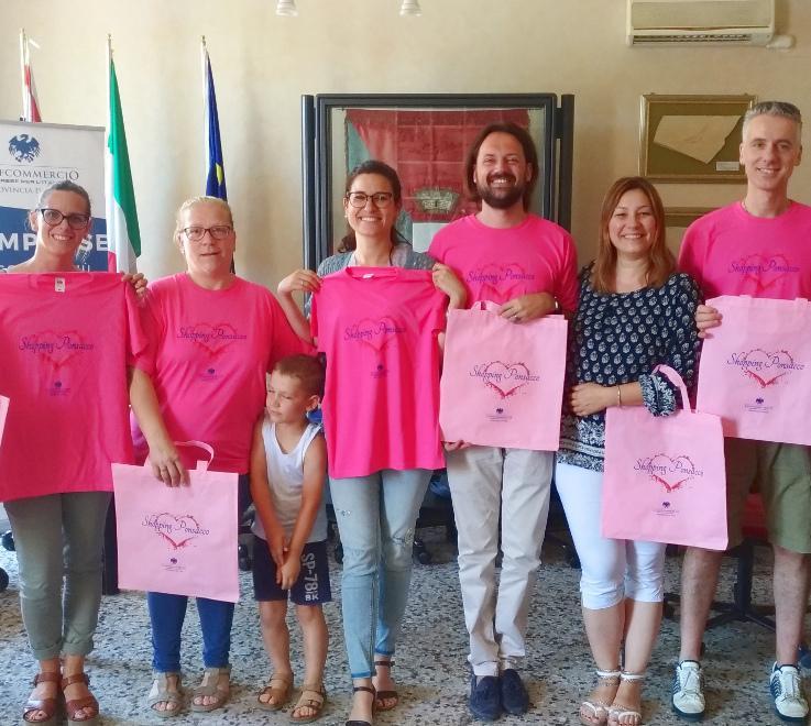 Lo shopping diventa rosa nel centro di Ponsacco Si rinnova lo “sbaracco” 