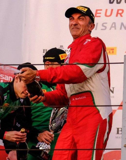 Un super Bertolini trionfa a Misano: ora la vetta è vicina 