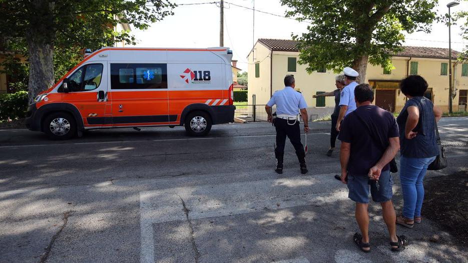 Pedone investito da un 81enne che se ne va