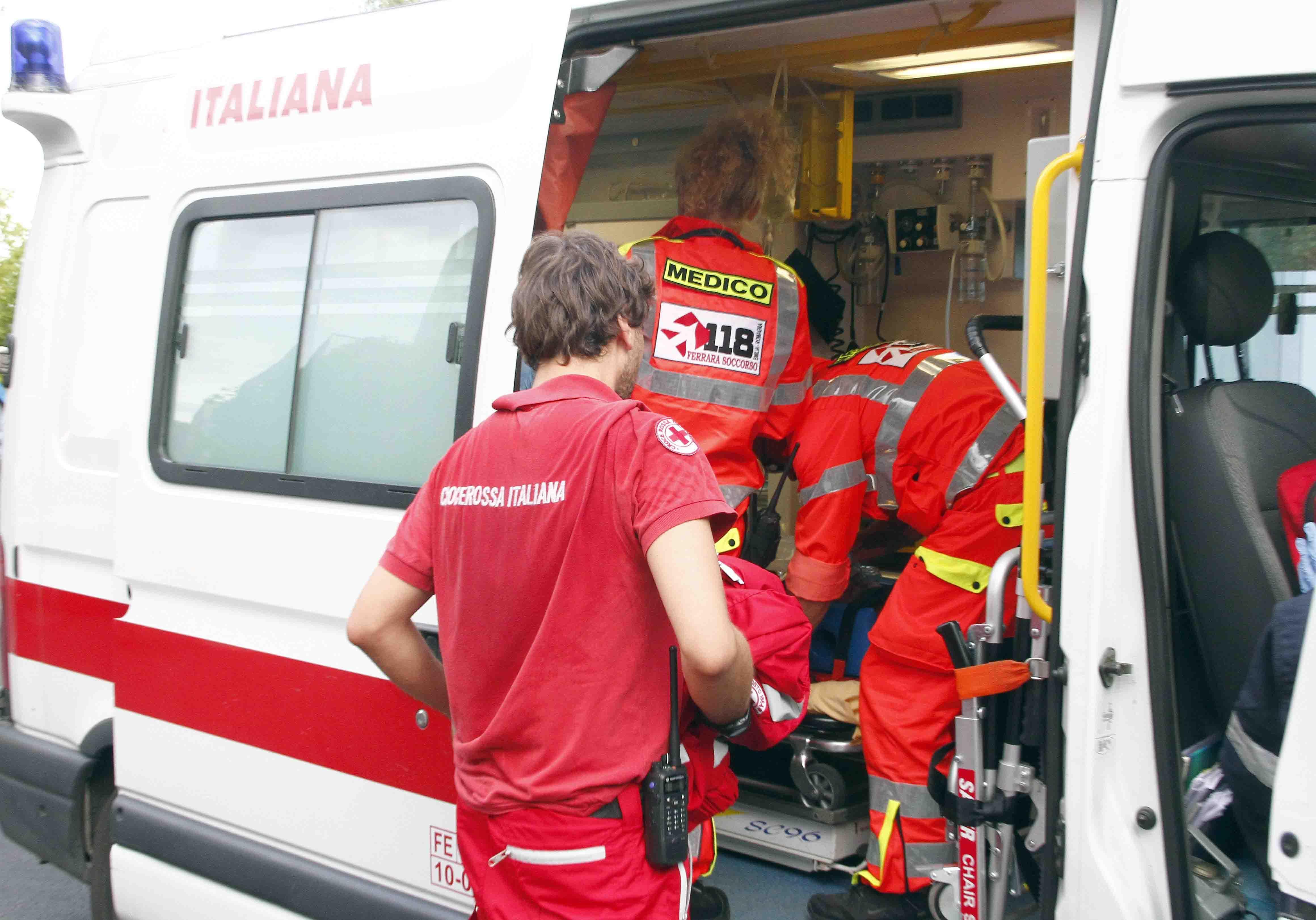 Colto da malore mentre raccoglie le cozze, muore in mare a Lido Pomposa