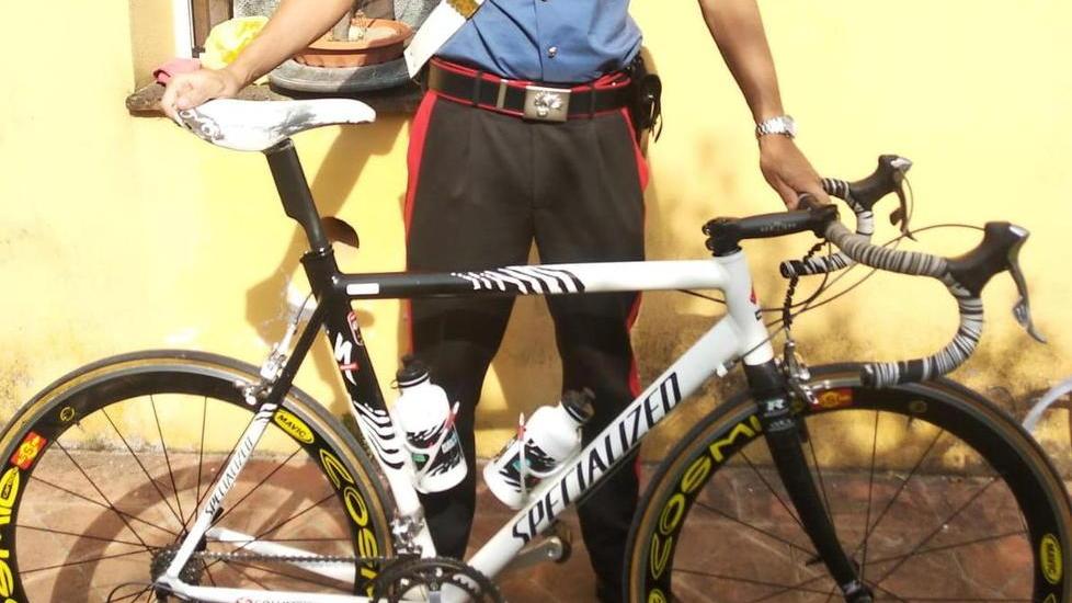 La bici di Cipollini ritrovata a “casa” di un 32enne livornese