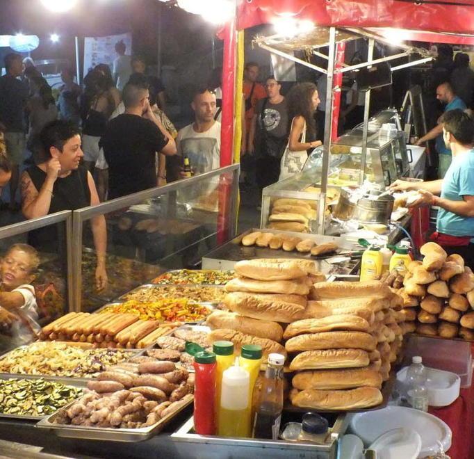 La cucina internazionale negli stand della “Fiesta Loca” 