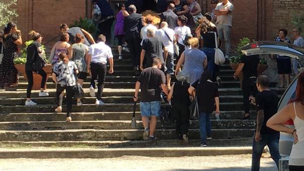 «Ciao Erik, per sempre nei nostri cuori»