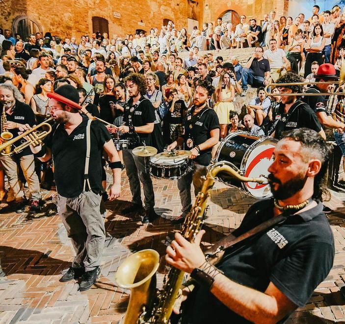 Ecco abbonamenti e sconti per i 100 show di Mercantia 
