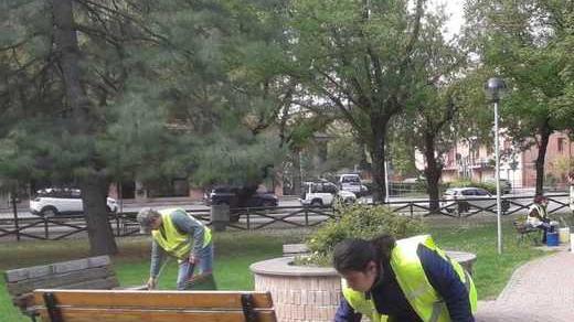 La “squadra del verde” sfalcia 750mila metri e raccoglie i micro rifiuti