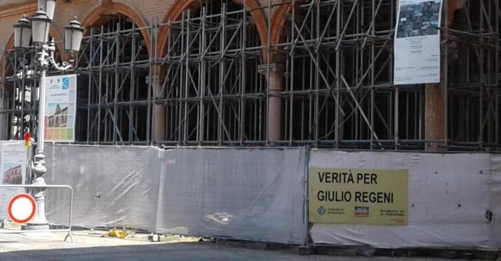 Si abbassa lo striscione su Giulio Regeni Greco: «Non so nulla» 