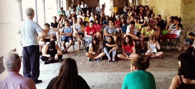 Il mondo a Sabbioncello Anche dalla Mongolia per la Commedia dell’Arte