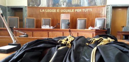 Modena. Segrega la moglie in balcone: condannato a 3 anni per stalking