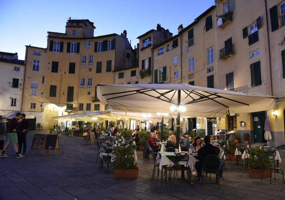 Sistema Ambiente, avvisi a decine di locali «Tariffa da ricalcolare col suolo pubblico» 