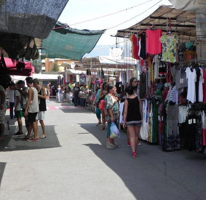 Sì al ritorno del mercato nella piazza Moro rinnovata 