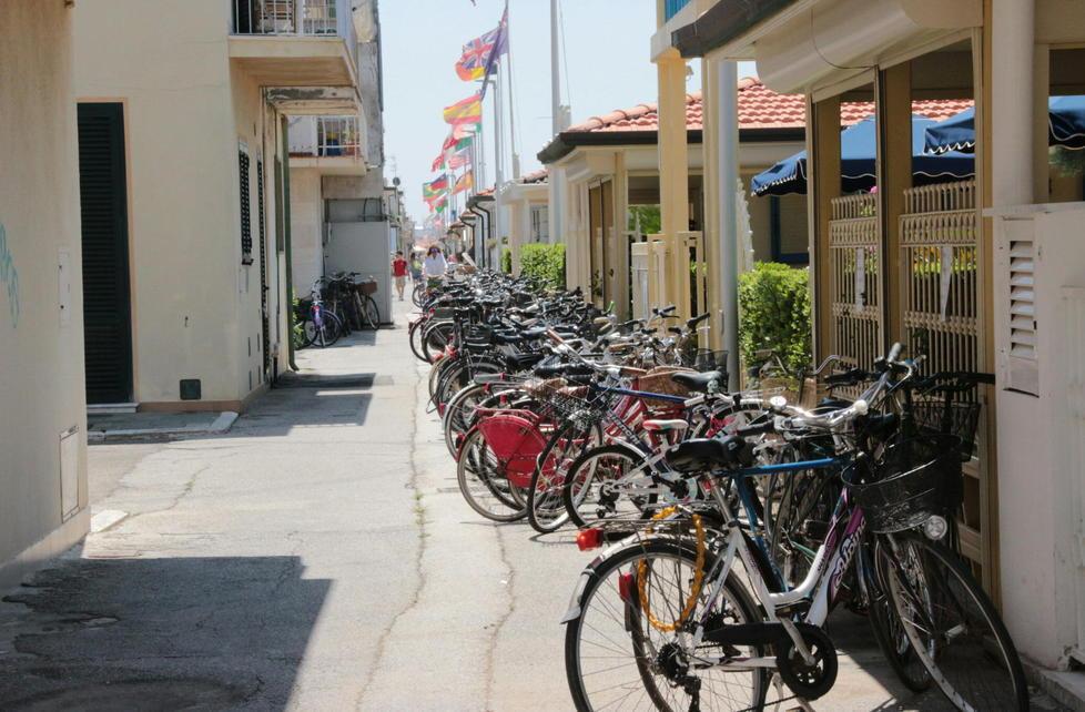 Via Barellai diventa un unico park per bici