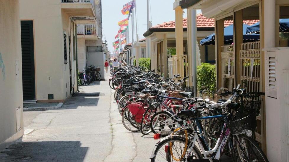 Via Barellai diventa un unico park per bici
