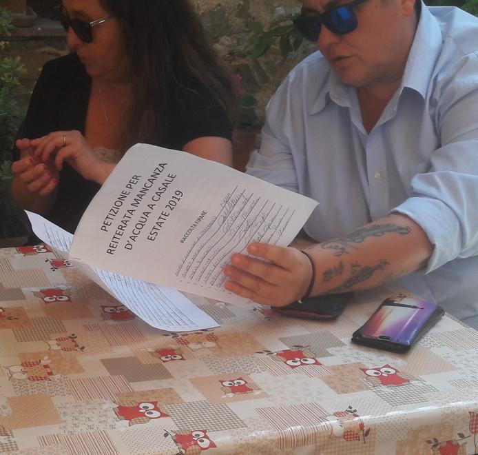 Il paese resta a secco: petizione e protesta in piazza