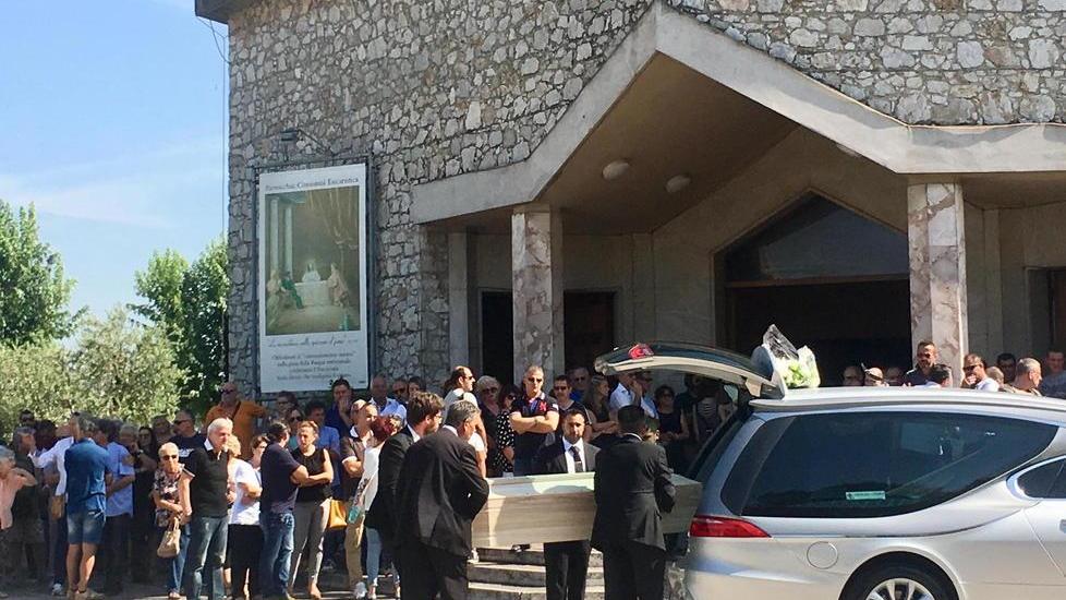 L’addio commosso a Simone Dalla Via