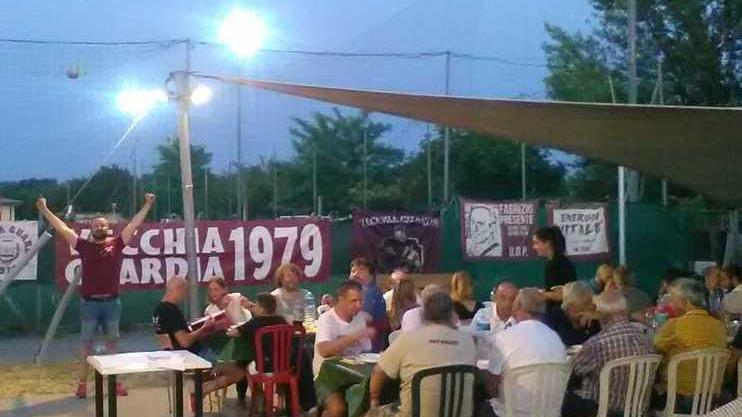 Tanti auguri Vecchia Guardia Dal 1979 in gradinata con il granata nel cuore
