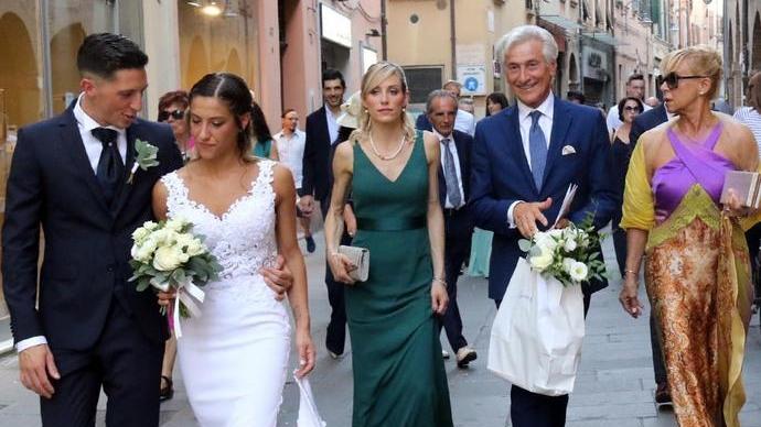 Corteo di nozze in casa Bruni