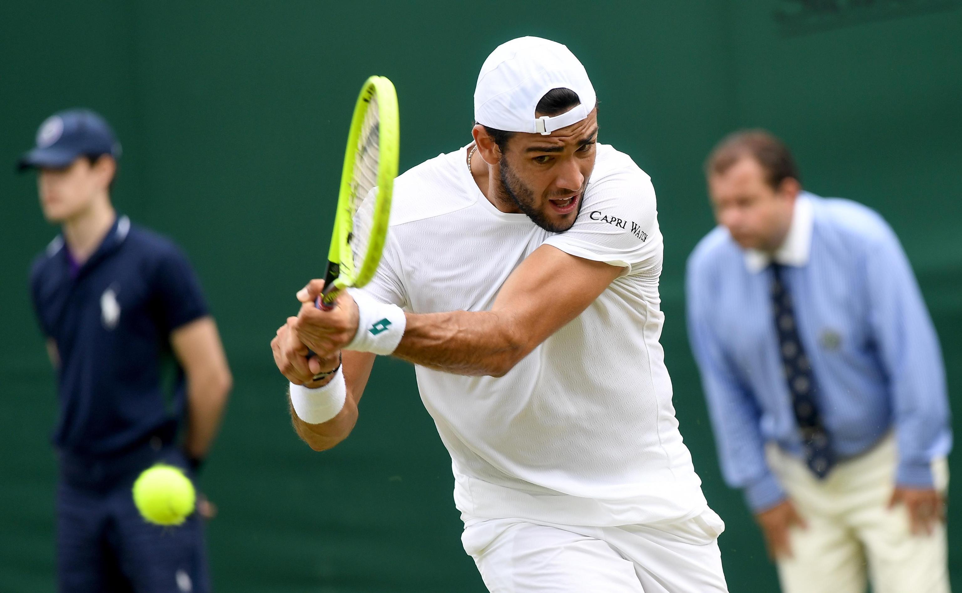 Federer, incubo italiano: Berrettini ci prova