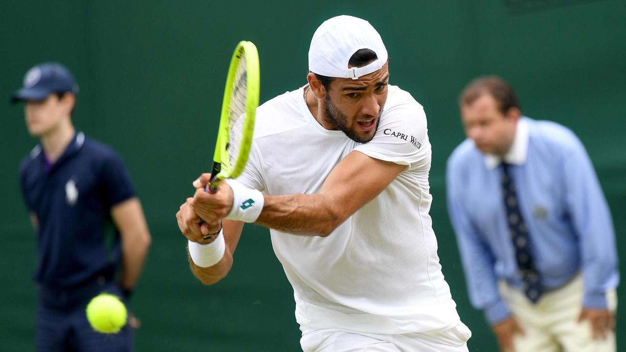 Federer, incubo italiano: Berrettini ci prova