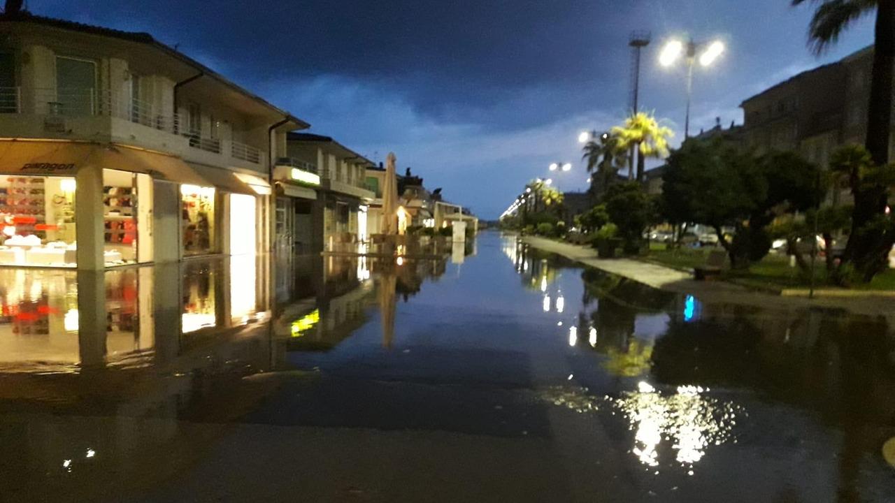 Allerta per nuovi temporali forti in Versilia