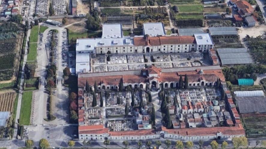 Cresce solo il cimitero della Misericordia: nuova convenzione e scontro in consiglio