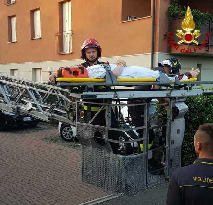 Anziana cade in casa e si rompe il femore Salvata dai pompieri