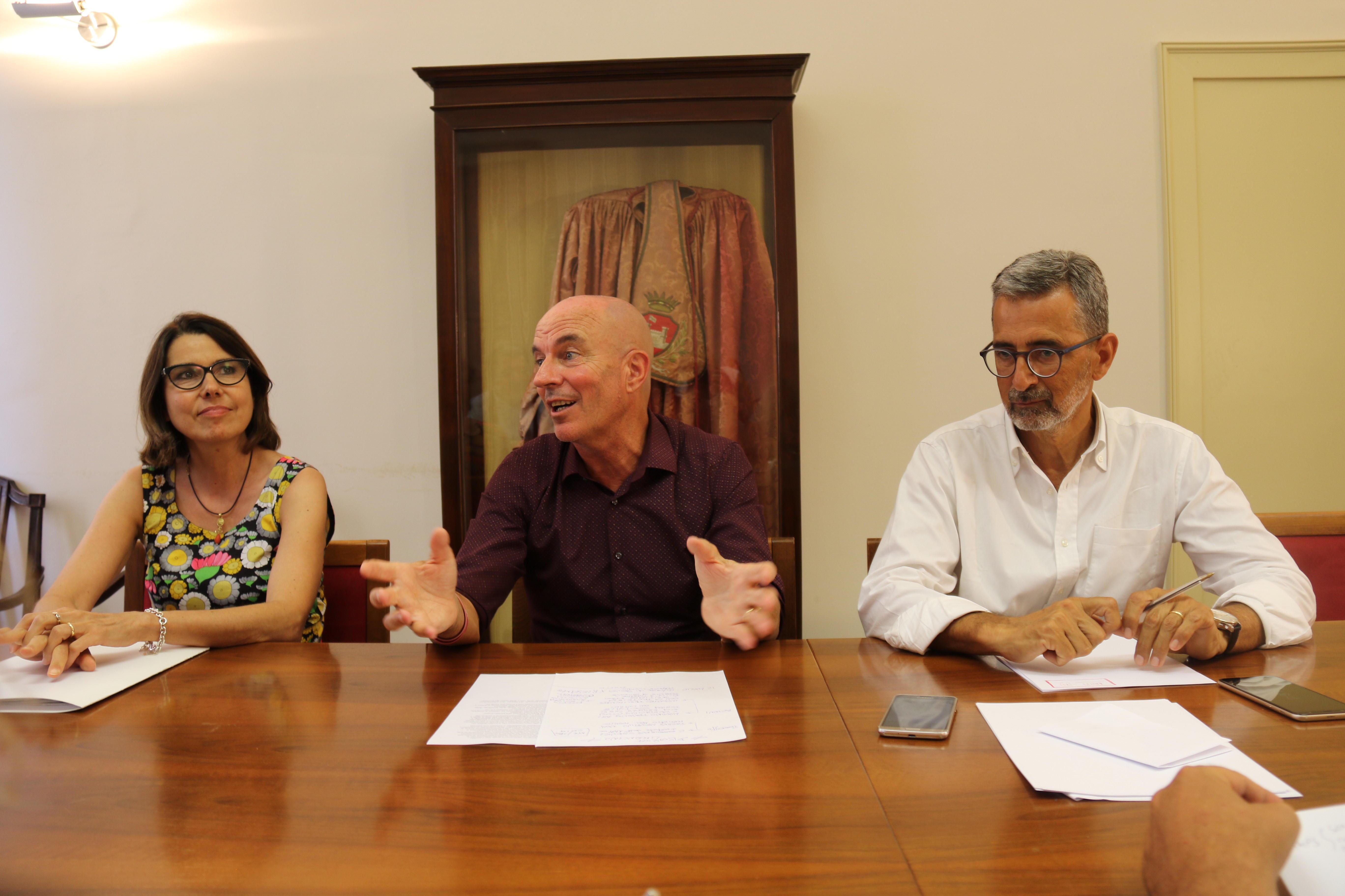 Il sindaco Luca Salvetti fra gli assessori Giovanna Cepparello e Gianfranco Simoncini (Foschi Pentafoto)