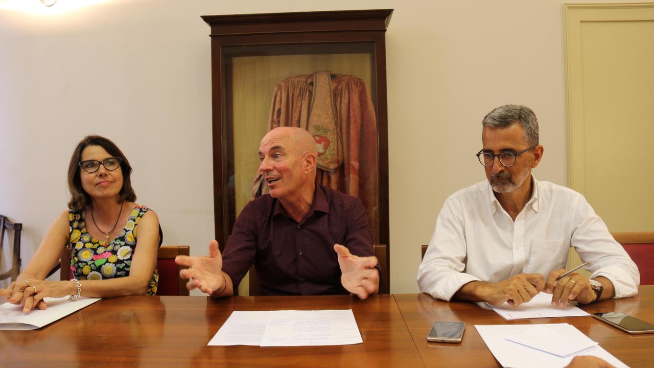 Il sindaco Luca Salvetti fra gli assessori Giovanna Cepparello e Gianfranco Simoncini (Foschi Pentafoto)