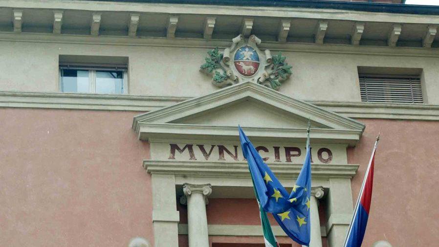 Arcigay risponde al vescovo di Reggio Emilia: «Basta negatività contro gay, bisex lesbiche e trans»