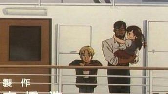 Una scena tratta dal cartone animato giapponese e gli alunni di Dorgali autori del doppiaggio (foto Muggianu) 