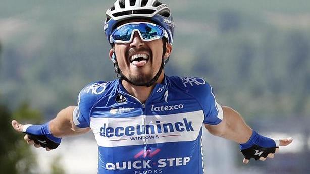 Alaphilippe, come uno... scooter Sue tappa e maglia