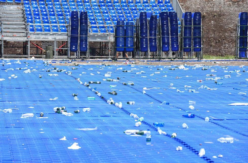 Una distesa di plastica nell’arena del Balilla
