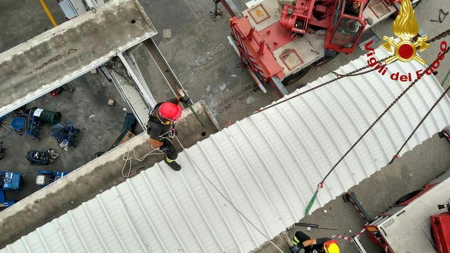 Tromba d’aria nella zona industriale Tetti scoperchiati e container spazzati via