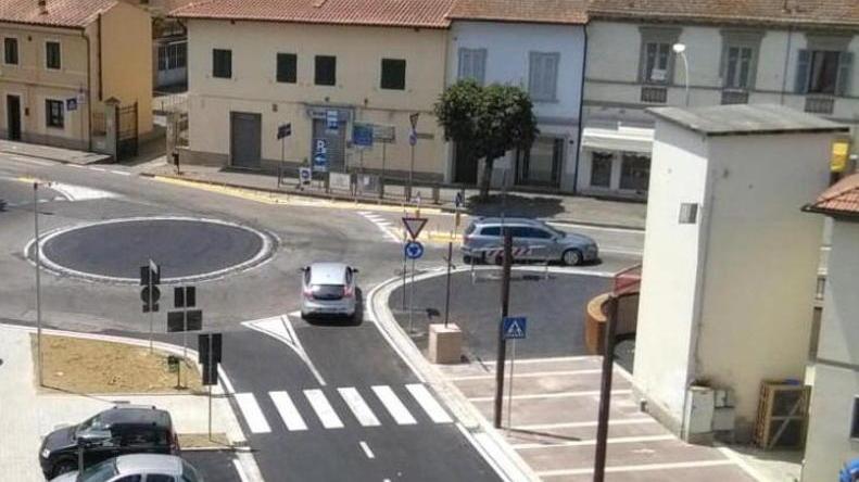 Rotatoria e asfalto ok Aperta la nuova piazza dei Macelli
