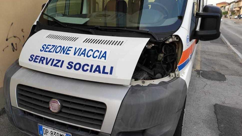 Rubano i fari al mezzo della Pubblica Assistenza