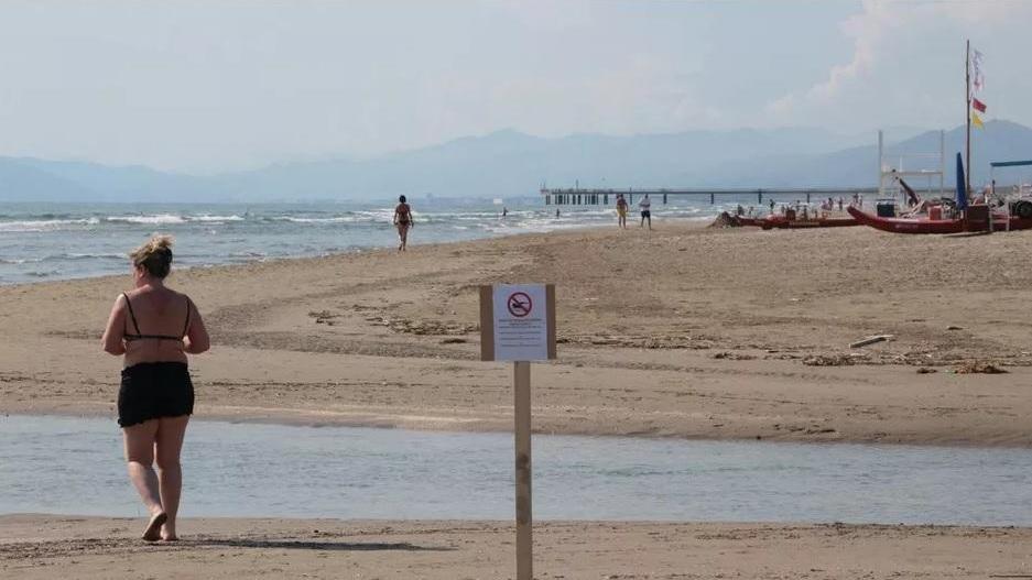 Inquinamento: scatta il divieto di balneazione a Viareggio, Lido e Fiumetto