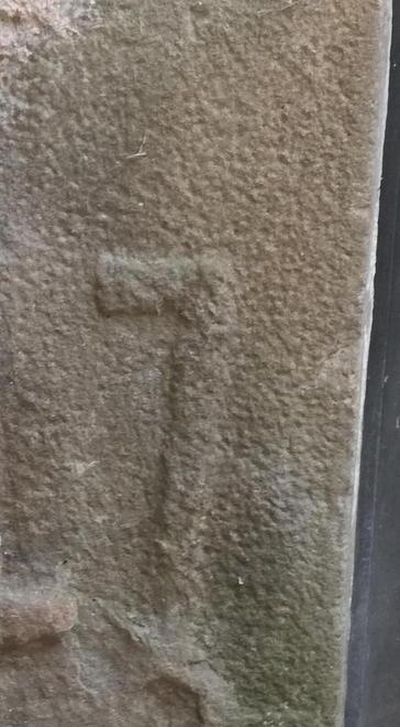 Una porzione di una statua stele trovata in una casa di Ponticello 