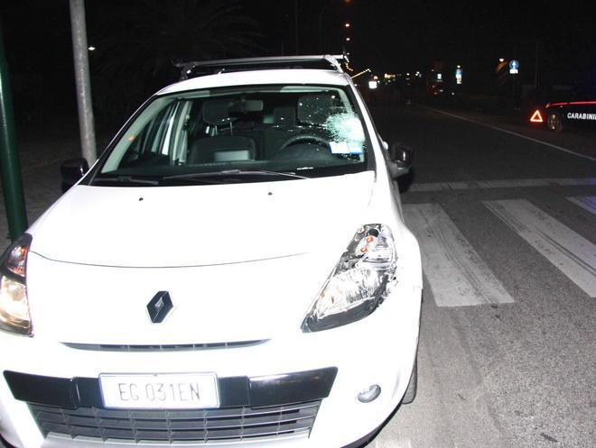 Uccisa da un’auto alla discesa dal bus 
