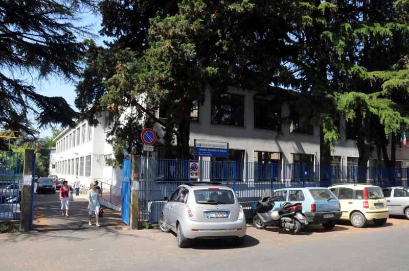 Pavimento rotto, paura alla Da Vinci 