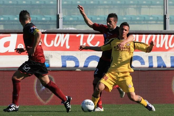 Paulinho illude il Livorno, poi la rimonta della Reggina 