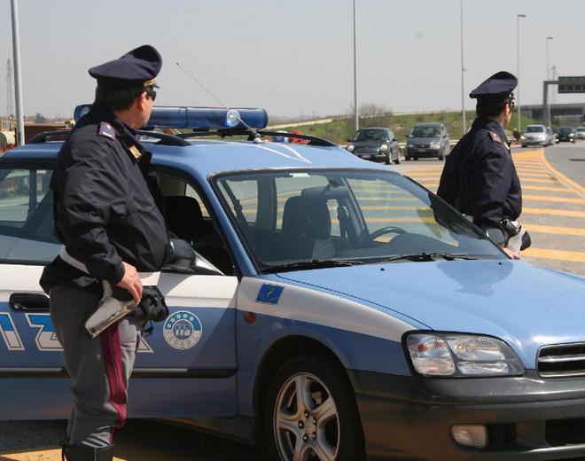 Provoca un incidente e fugge: preso dalla Stradale 