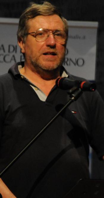 Prete di Massarosa contestato per il giornalino anti-Salvini 