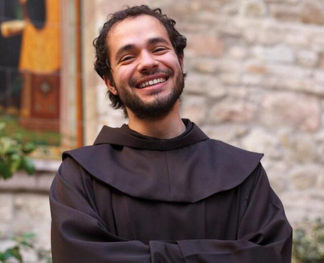 Il frate dalla voce d’oro canta in omaggio a San Camillo