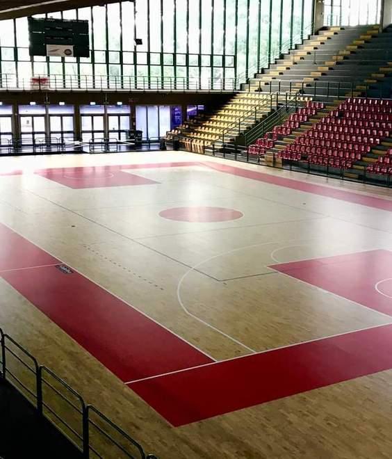 Parquet legno chiaro e poi i colori della città