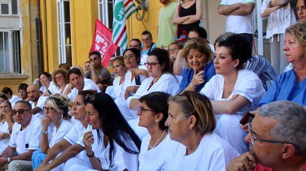 Manca il personale in corsie e reparti: l’Asl annuncia settanta assunzioni