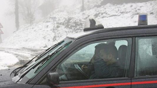 Serie di furti sulle auto in sosta I carabinieri arrestano i ladri