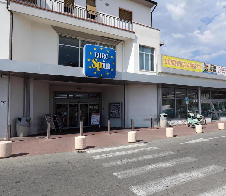 Incubo finito per la cassiera malata Confermato il reintegro al lavoro 